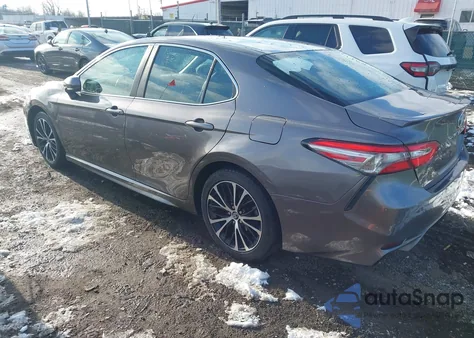 2018 Toyota Camry Se z USA, uszkodzony, nr VIN 4T1B11HK0JU563668